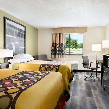 Super 8 By Wyndham Clinton Hotel Exterior foto