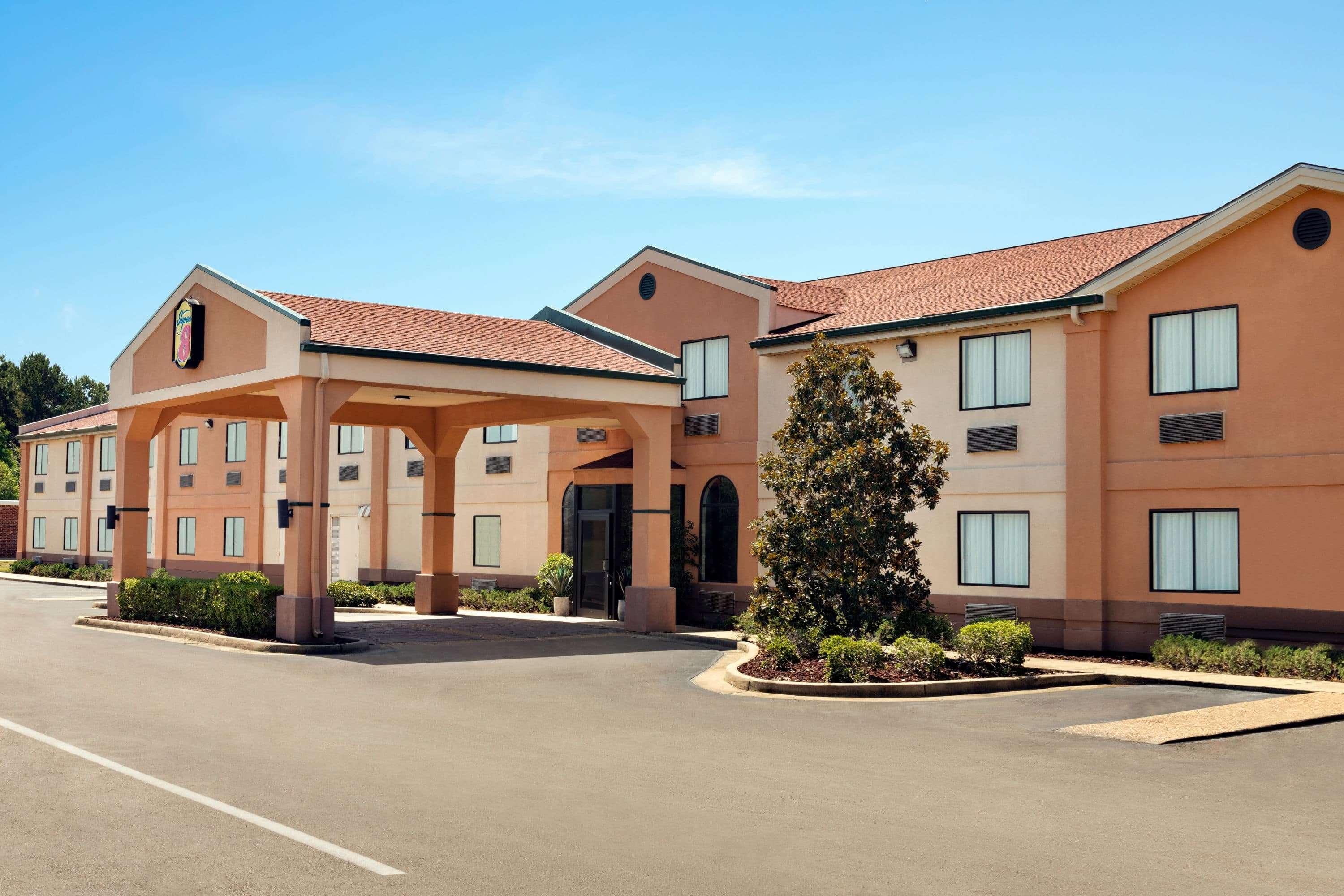 Super 8 By Wyndham Clinton Hotel Exterior foto
